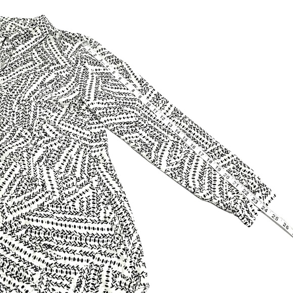 CAbi Split Back Long Sleeve Blouse Black White Abstract Print Style 3255 Size M - Picture 8 of 12